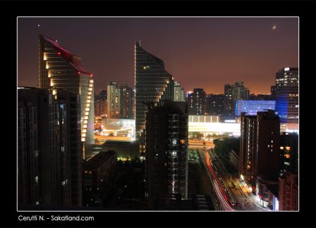 Roof_By_Night_7.jpg, juin 2011 Roof_By_Night_7.jpg