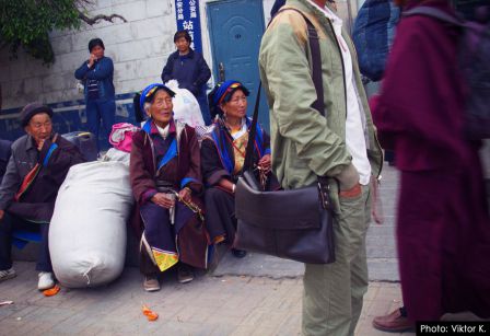 Xiahe_Bus-people.jpg