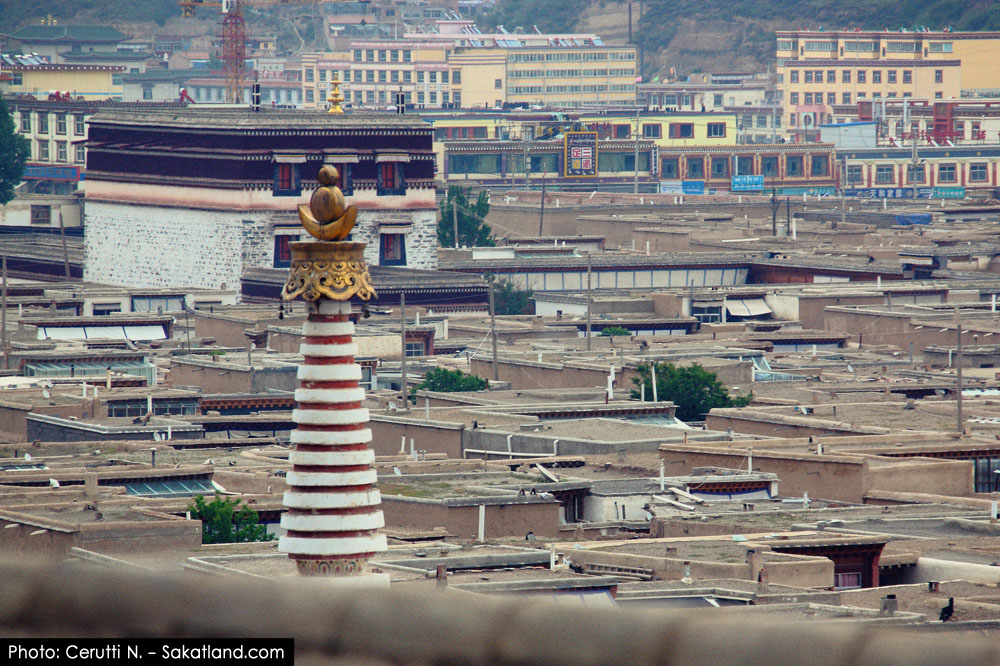 Xiahe_Labrang-roof.jpg