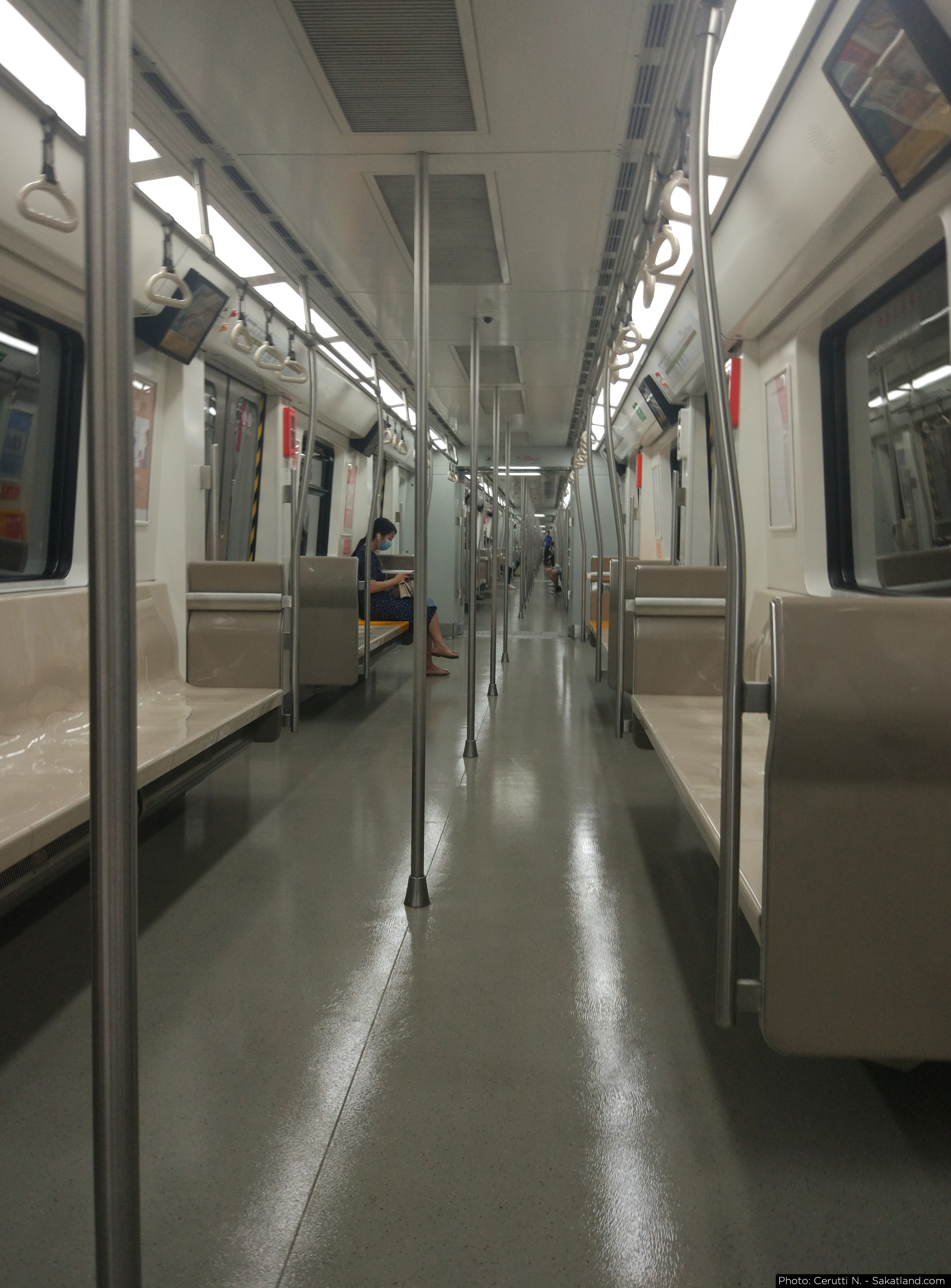 Subway_Empty_02.jpg