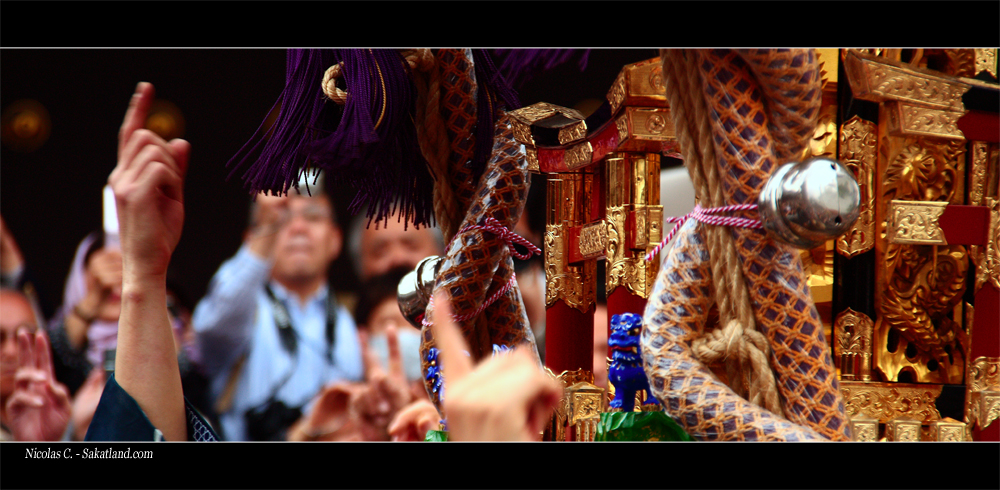 Sanjasama_Mikoshi2.jpg