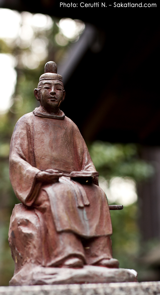Fushimi_Statue.jpg