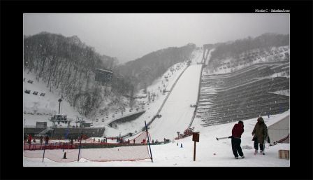 Sapporo_Matsuri_Divers_Skijump2.jpg