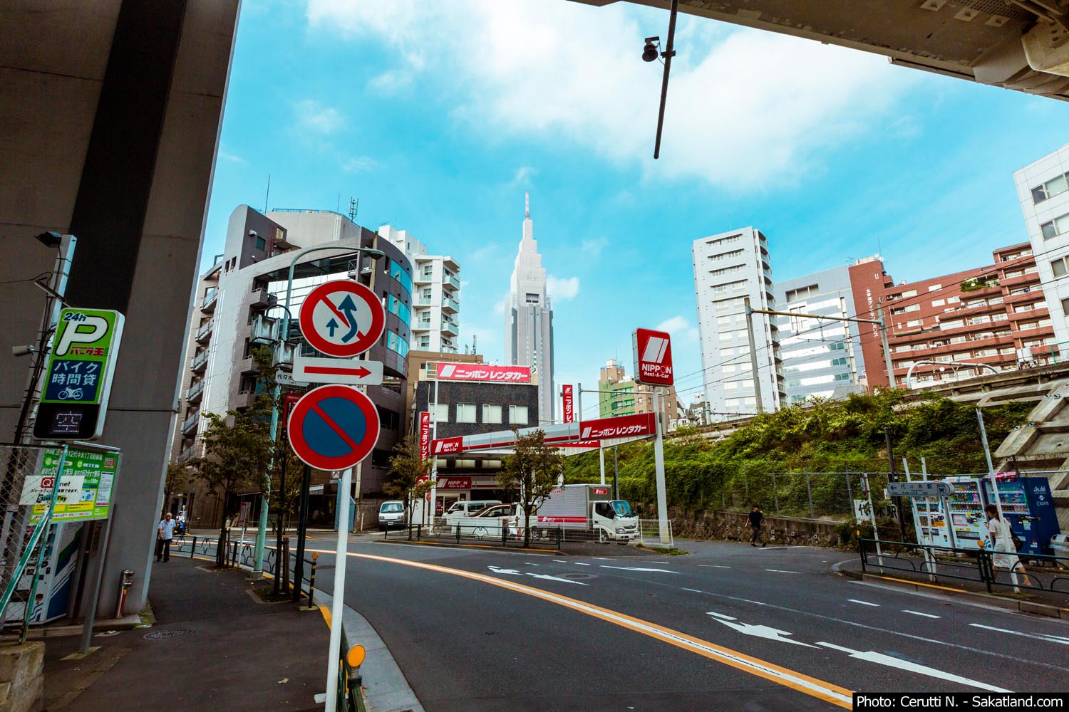 Shinjuku_Street2.jpg